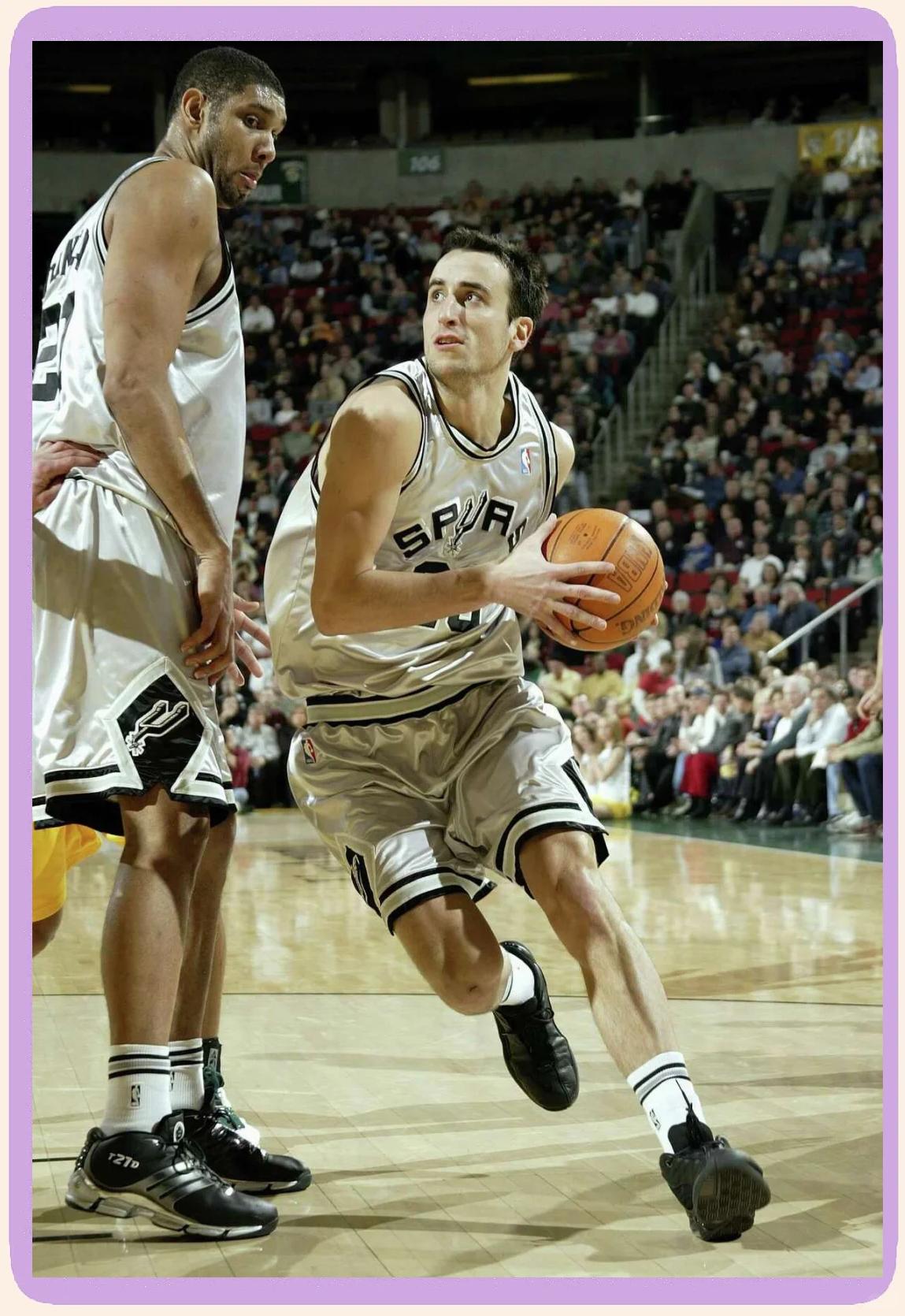 扎金花技巧：如何通过“弃牌手势”观察下一个玩家的反应？（扎金花实战：借助“弃牌动作”洞察下家反应）