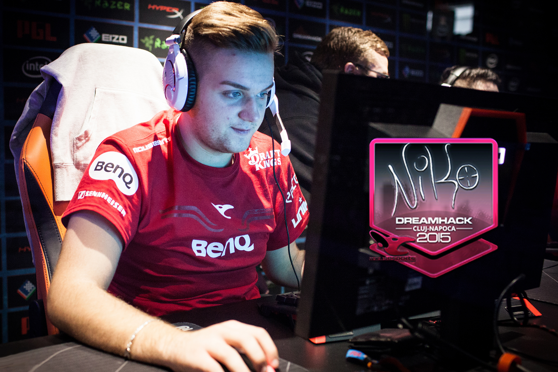 他回撤到半 他回撤到半